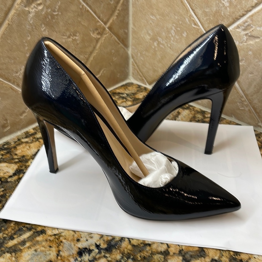 The Shoe Box patented navy heel. Sexy!!